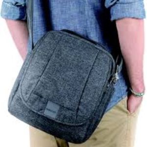 Pacsafe Metrosafe LS200 medium crossbody bag